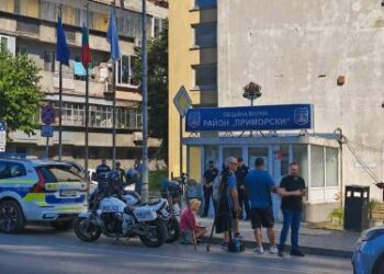 Седем души арестувани по време на операцията в администрацията на район „Приморски“ във Варна.