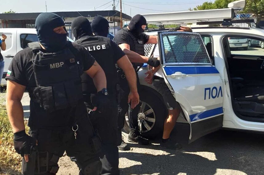 Масови задържания във Варна! И служители на общината са арестувани.