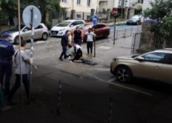 Крадец, облечен в униформа, се опита да открадне автомобил с дете в централната част на София, но бащата го спря.