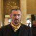 Димо Алексиев изпълнява в метрото за пари.