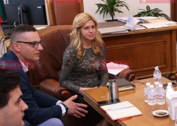 Михаела Доцова, председател на парламента, се появи в прозрачна рокля (СНИМКИ)