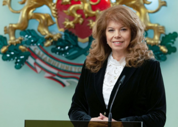 Йотова получава почетното звание „Доктор хонорис кауза“ от БАН.