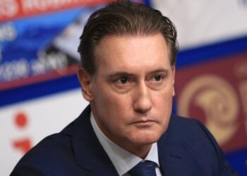 Напрежение: Кирил Домусчиев се зае с депутатите