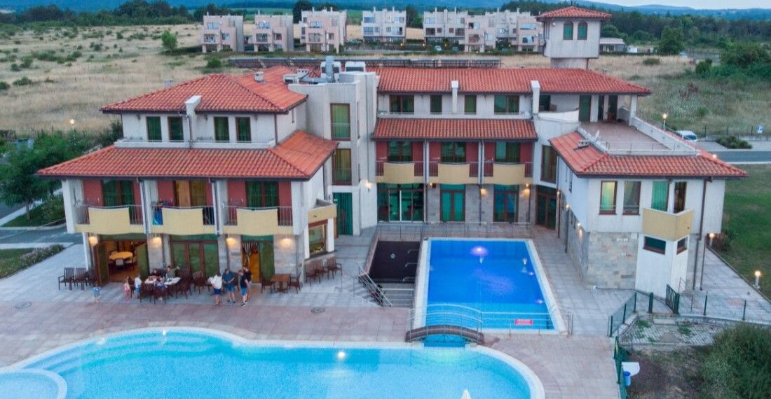Нова скандална ситуация край морето: Собственици на имоти в комплекс близо до Царево остават без вода и достъп.