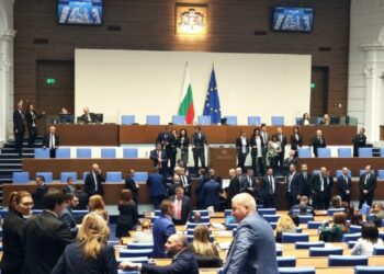 Парламентът е глобен с €107 500 за конфискация.