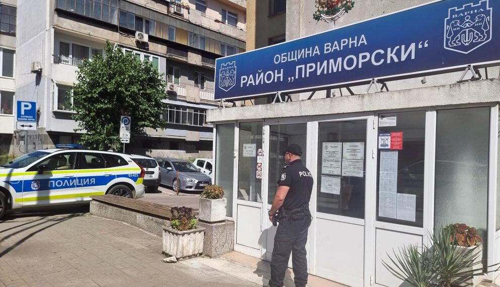 Община Варна: Арестувани общински служители за легализиране на неистински сгради, очакват се нови арести.