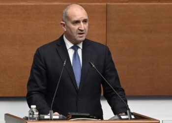 Румен Радев прекрати абсурдни схеми: Фирма усвоила 250 000 лева за косене на 3 дка през зимата.