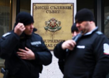 Двама водещи съдии отстранени от ВСС