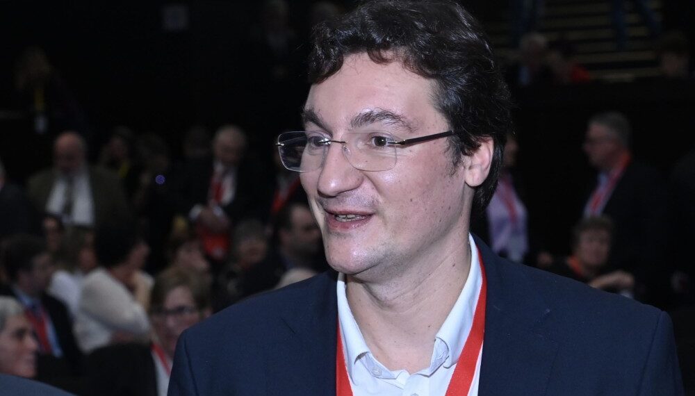 Крум Зарков наблюдава червени пилци преди „Бузлуджа”