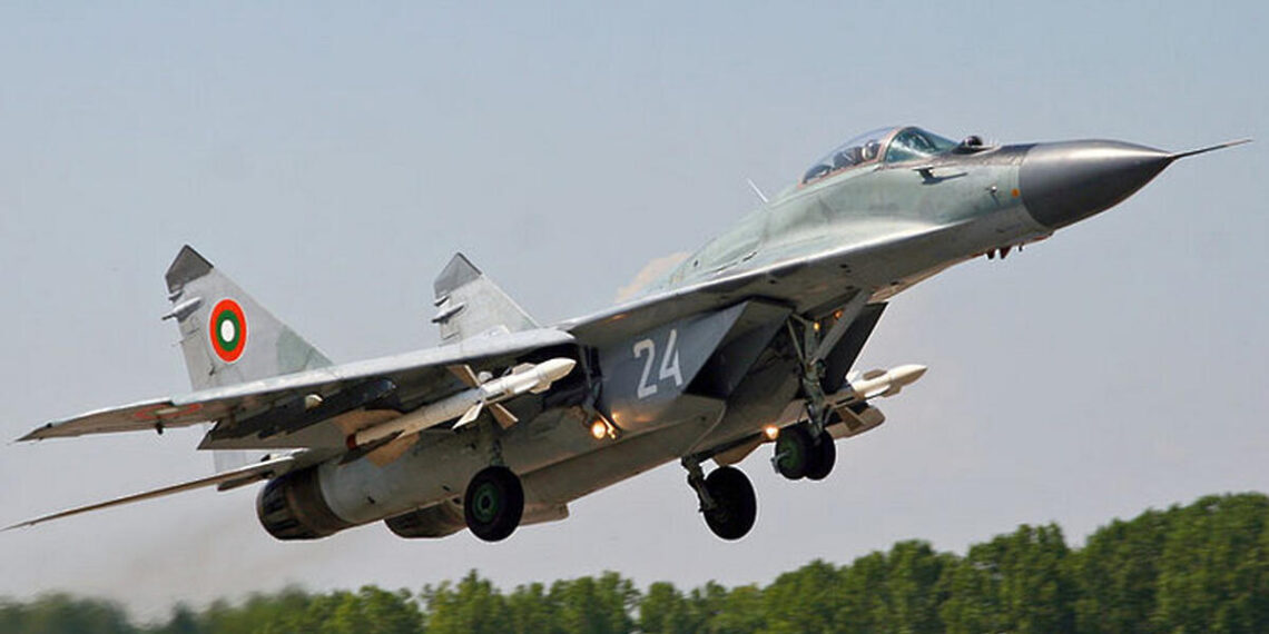 МиГ-29 interceptираха самолет при сигнал за отвличане и го придружиха до Бургас.
