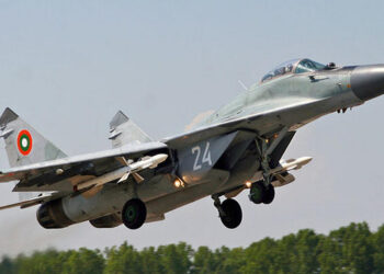 МиГ-29 interceptираха самолет при сигнал за отвличане и го придружиха до Бургас.
